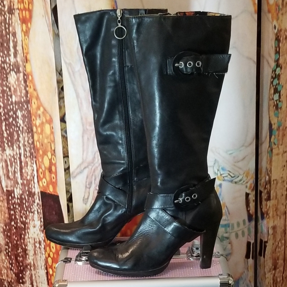 NaNa Women's Leather Boots. Size 10